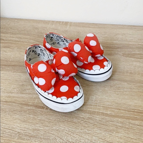 minnie mouse slip on vans